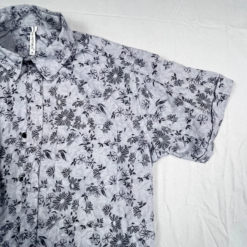Banana Republic Mens Small Gray Floral Short Sleeve Button-Up Shirt Cotton Blend
